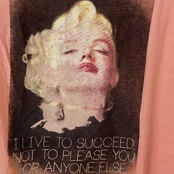 ACTIVE KNITWEAR | Women’s Peach Marilyn Monroe Graphic  Ringer Tee Size Large - Picture 3 of 6